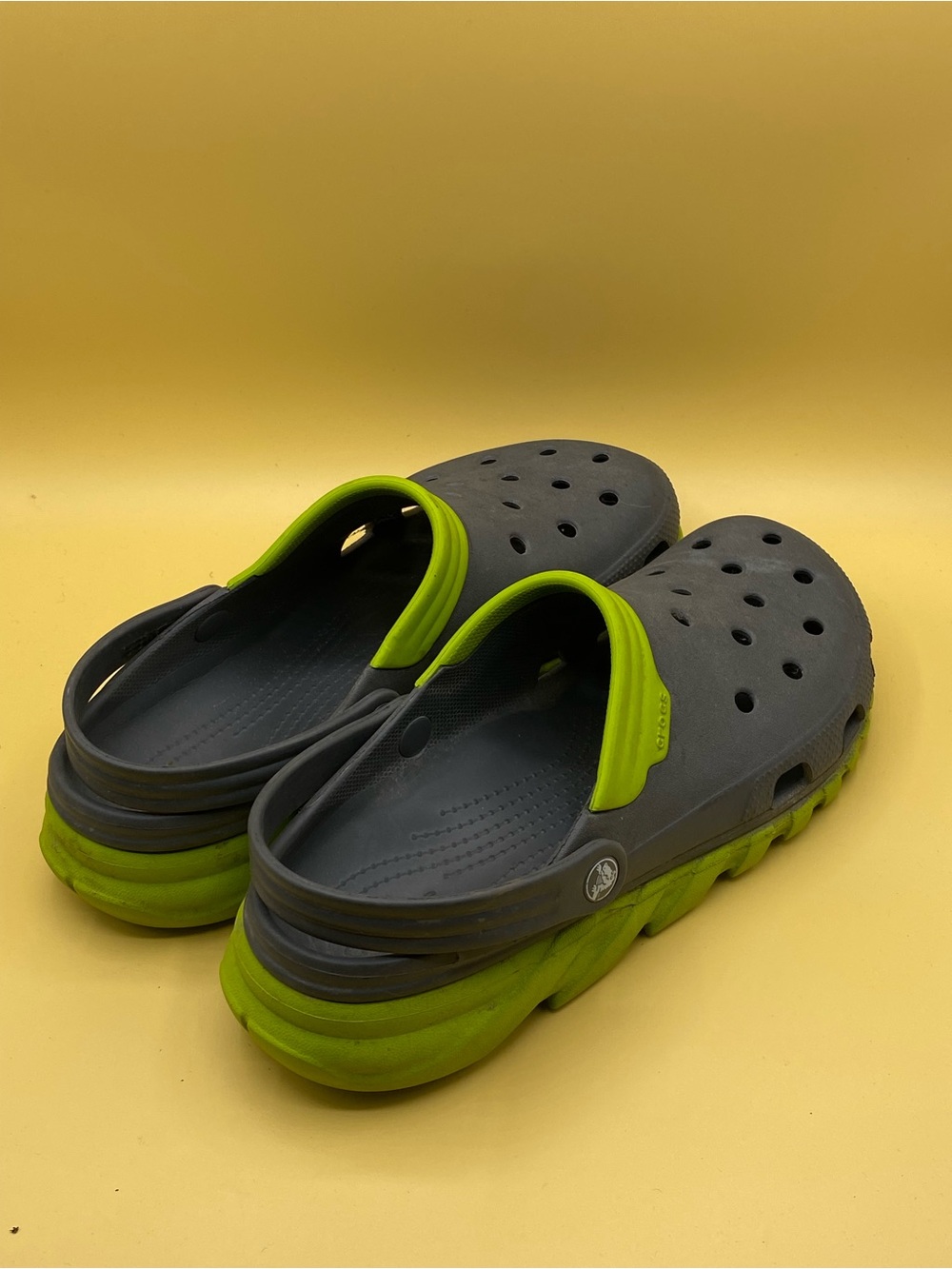 CROCS Men's Gray and Lime Green Classic Clogs - Picture 4 of 4